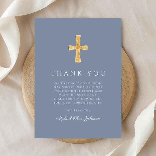 Moderne religiöse Jungen-Erstkommunion in Staubbla Dankeskarte (Modern Dusty Blue Religious Boy First Communion Thank You Card)