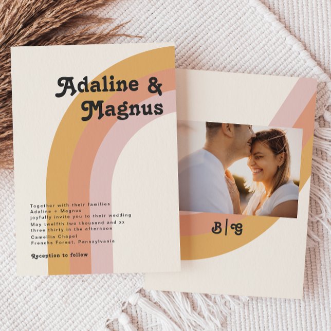 Moderne Retro-70er-Rainbow-Monogramm-Foto Hochzeit Einladung (Von Creator hochgeladen)