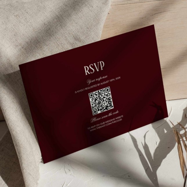 Moderne Retro-Burgunder-Hochzeits-QR-Code-RSVP Begleitkarte (burgundy formal wedding rsvp card with qr code, deep red wedding response card, maroon wedding )