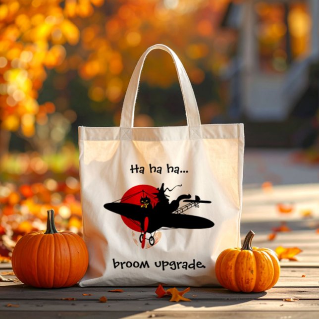 Moderne Retro Hexenhaupttasche Tragetasche (Joke Halloween canvas tote bag with a retro witch flying a propeller airplane. Broom upgrade.)