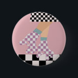 Moderne Roller Skaten Girl Art Karo Button<br><div class="desc">Roller Skater Mädchen in Karos auf Rock, und lila Schachbretter auf Quads, Rolle Skaten auf Schachbrettmuster Muster Disco Boden. Perfekte abstrakte Beine Roller Skate Kunst für Roller derby Babe, Frau, Girl. Lovable roller Skate Musterdesign auf Wohngestaltung, Tasse, Packpapier, etc. Roller Skate Kunst Illustrationsgeschenk für Tochter, Enkelin, derby Girl, Roller Babe....</div>