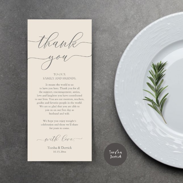 Moderne Romantische Dinner Place Einstellung Danke Programm (Wedding Dinner Place Setting Thank You Card, Plate Decoration, Modern Script, in Dark Grey Cream)