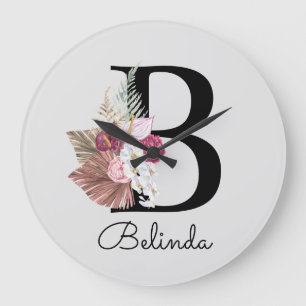 Moderne rosa Boho-mädchenhafte florale Initiale B Große Wanduhr
