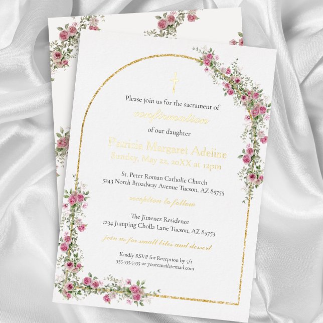 Moderne rosa Gold Cross & Arch Bestätigung Folieneinladung (Elegant Gold Foil and Rose Floral Greenery Arch for Confirmation for Religious Ceremony)