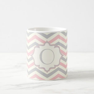 Moderne rosa, graue, elfenbeinfarbene Chevron-Must Tasse