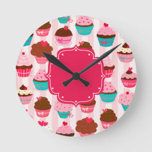 Moderne rosa kleine Kuchen Girly Runde Wanduhr