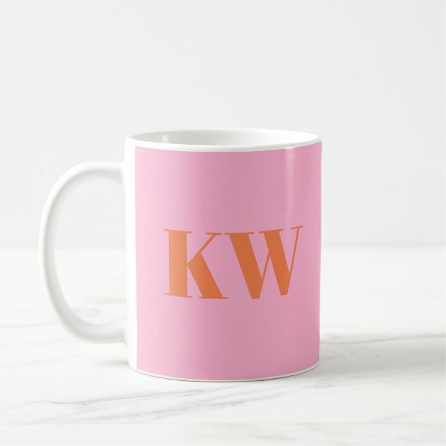 Moderne rosa orangefarbene Monogramm-Initialen Per Kaffeetasse (Links)
