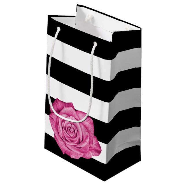 Moderne rosa Rose Schwarz-weiß gestreifte Hochzeit Kleine Geschenktüte (Rückseite Schrägansicht)