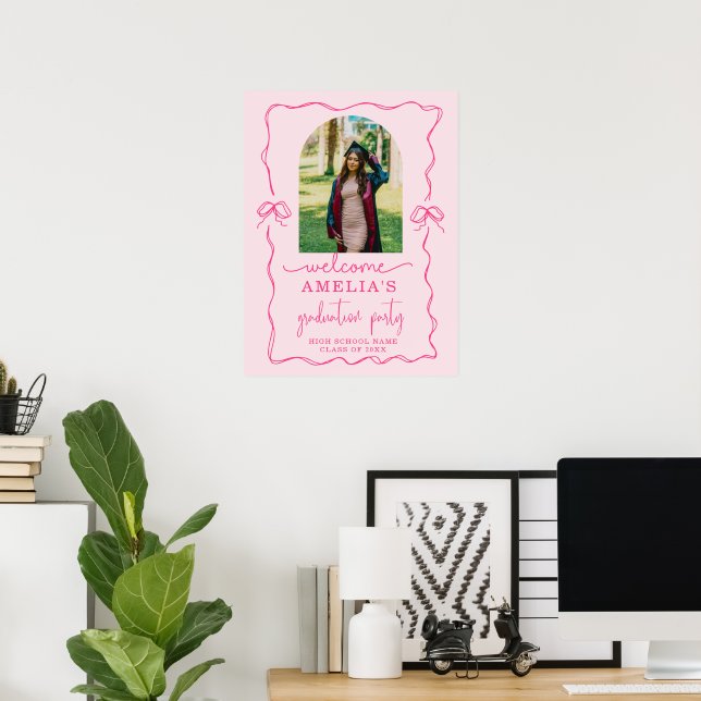 Moderne rosa Schleife Abschlussklasse 2026 Foto  Poster (Heimbüro)