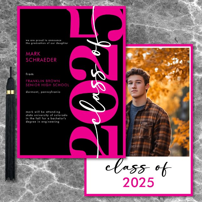 Moderne rosa Typografie Abschluss Ankündigung (Modern Pink Typography Graduation Announcement)