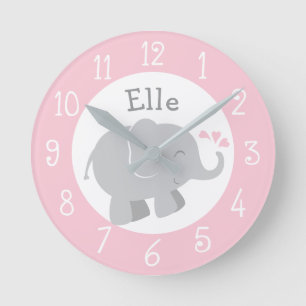 Moderne rosa und graue Elefant Custom Monogram Runde Wanduhr