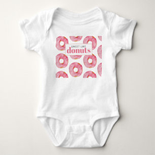 Moderne rosa Wasserfarbe Süß wie Donuts Zitat Baby Strampler