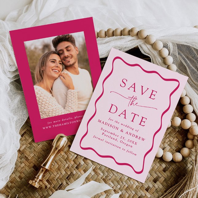 Moderne Rosa Wavy Frame Foto Hochzeit Save The Date (Von Creator hochgeladen)