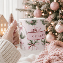 Moderne rosa Weihnachtsbaumkugel personalisierter Kaffeetasse