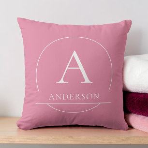 Moderne rosa weiße einfache Familienname Monogramm Kissen