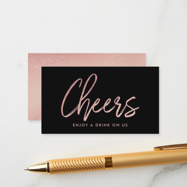Moderne Rose Gold Foil Script "Cheers" Drink Ticke Begleitkarte (Vorderseite/Rückseite Beispiel)