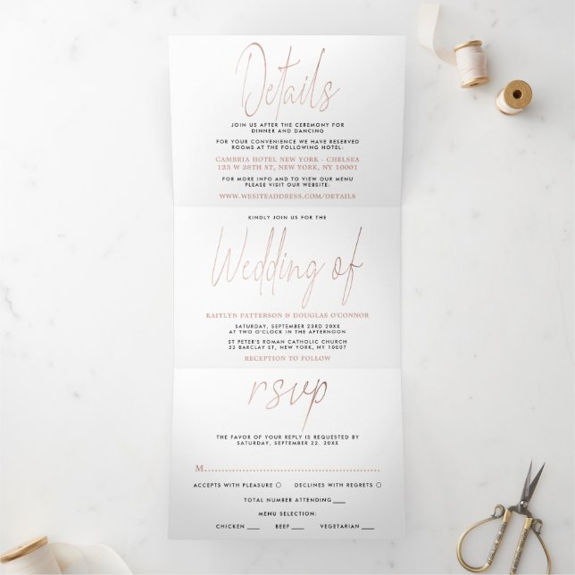 Moderne Rose Gold Foil Script Wedding Suite Dreifach Gefaltete Einladung (Innenseite)