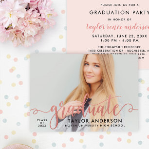 Moderne Rose Gold Script Graduate Foto Abschluss Einladung