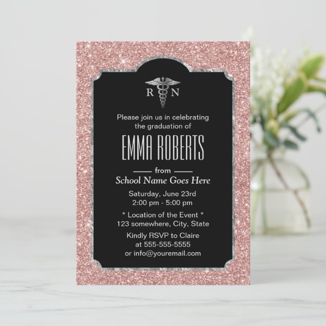Moderne Rose Gold & Silver RN Abschluss Einladung (Stehend Vorderseite)