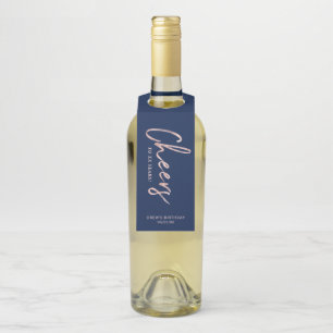 Moderne Roségold-Navy-Bürsten-Schrift 'Cheers' Par Flaschenanhänger