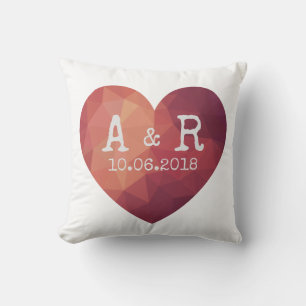 Moderne rote Herzpaar-Monogramme und Datum Kissen
