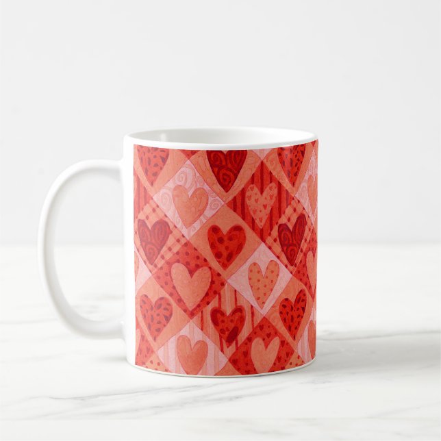 Moderne rote und rosa Patchwork-Herzen Tasse (Links)