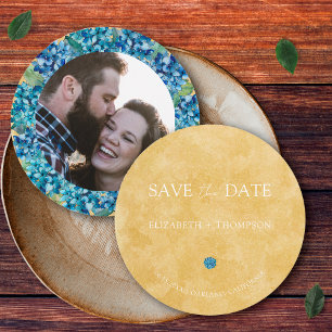Moderne Runde Hochzeit mit Sandblauer Hortensie Save The Date