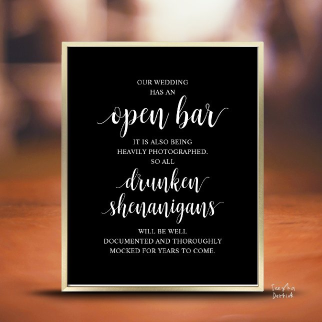 Moderne Rustikale Hochzeits-Open-Bar-Betrunkene-Sc Poster (Modern Rustic Wedding Open Bar Drunken Shenanigans Poster in Black and White)