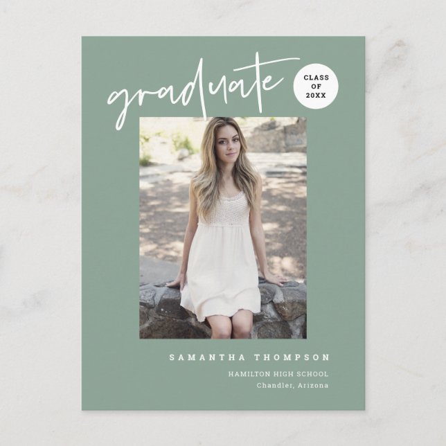 Moderne Sage Green Uni High School Grad Foto Postkarte (Vorderseite)