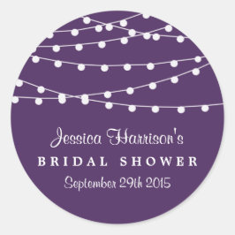 Moderne Saitenleuchten auf Lila Brautparty Runder Aufkleber