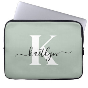 Moderne Salbeigrüne Script-Monogramm Laptopschutzhülle