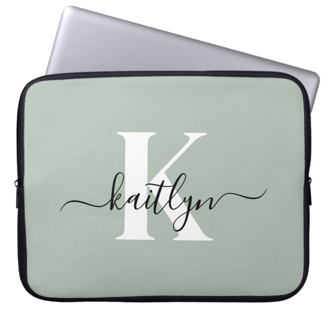 Moderne Salbeigrüne Script-Monogramm Laptopschutzhülle (Vorderseite)