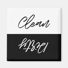 Moderne saubere oder saubere Geschirrspülmaschine Magnet