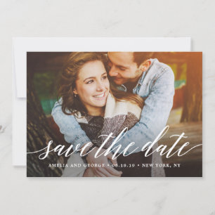 Moderne Save-the-Date-Hochzeitskarte im Skript-Sti Einladung