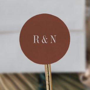 Moderne, schicke Terracotta-Rost-Monogramm-Aufkleb Runder Aufkleber