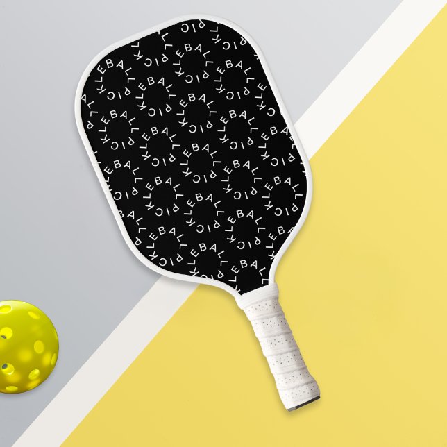Moderne Schreibkreise Gemustert Schwarz/Weiß Pickleball Schläger (A cool pickleball paddle in black and white, with the word 'Pickleball' forming a pattern of circles)