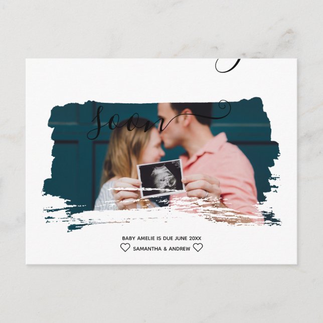 Moderne Schreibpinsel-Typografie Foto Schwangersch Ankündigungspostkarte (Vorderseite)