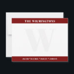 Moderne Schreibwaren mit Familiennamen in dunkelro Mitteilungskarte<br><div class="desc">Dieses Design enthält Platz für Namen in den fetten Bändern oben und unten mit einem verblassten Monogramm im Hintergrund. Klicken Sie auf die Schaltfläche "Anpassen", wenn Sie die Designelemente anpassen und / oder den Text weiter ändern möchten! Variationen dieses Designs, zusätzliche Farben sowie passende Produkte sind in unserem Shop erhältlich,...</div>