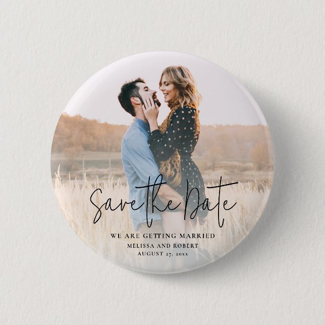 Moderne Schrift Foto Hochzeit Save-the-Date Erinne Button (Vorderseite)