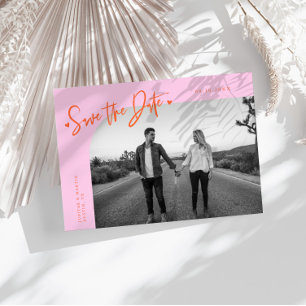 Moderne Schrift Heart Orange Pink Gebogener Rahmen Save The Date