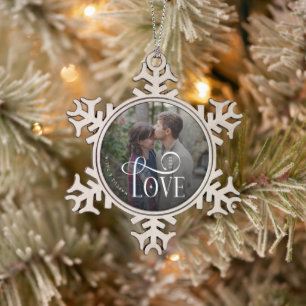 Moderne Schrift Liebe Benutzerdefiniertes Verlobte Schneeflocken Zinn-Ornament