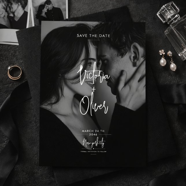 Moderne Schriftart Black Editorial Foto Save the D Date (Von Creator hochgeladen)