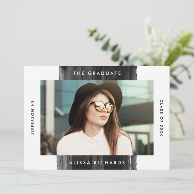 Moderne Schwarz-Foto-Graduierungspartei Einladung (Stehend Vorderseite)