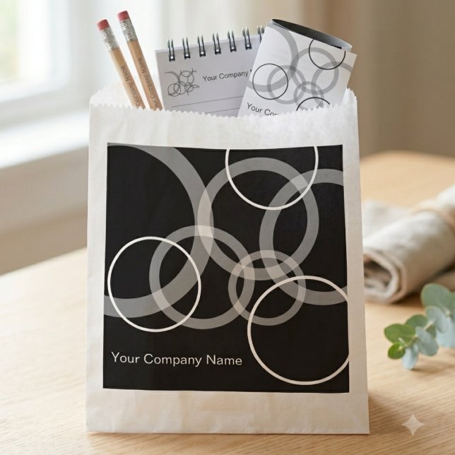 Moderne Schwarz-Weiß-Abstraktkreis-Muster Geschenktütchen (Sleek branded paper bag with modern circle art, perfect for professional, high-end retail packaging.)