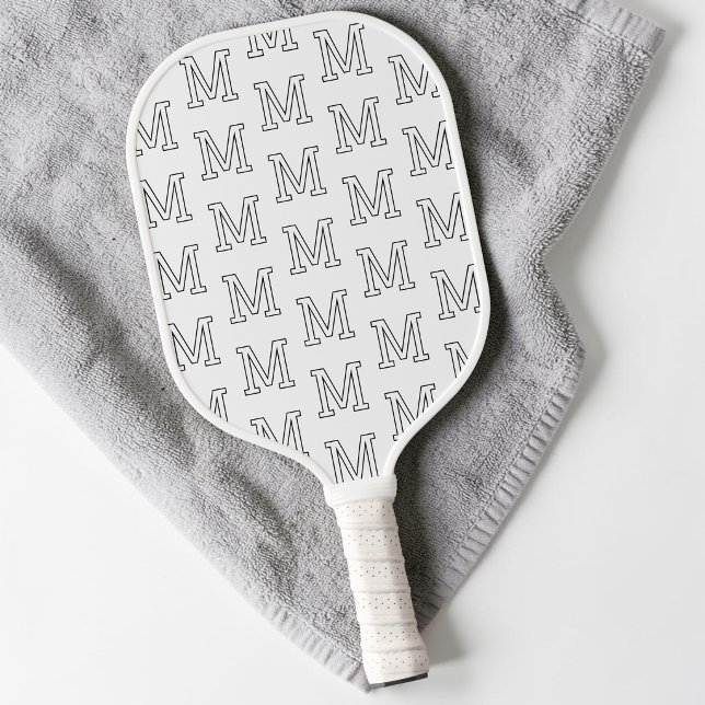 Moderne Schwarz-Weiß-Einfach-Monogramm-Muster Pickleball Schläger (Modern Black and White Simple Monogram Pattern Pickleball Paddle)