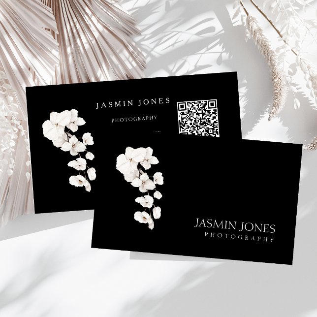 Moderne Schwarz-Weiß-Orchideen QR-Code Visitenkarte (Modern Black and White QR Code Orchids Flowers Business Card)
