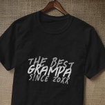 Moderne Schwarz-Weiß-Runge T-Shirt<br><div class="desc">Dieses grunge und moderne Design besteht aus san-serf Typografie.</div>