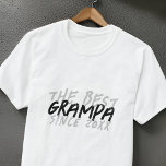 Moderne Schwarz-Weiß-Runge T-Shirt<br><div class="desc">Dieses grunge und moderne Design besteht aus san-serf Typografie.</div>