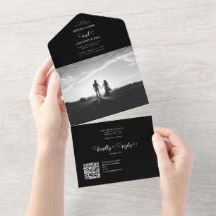 Moderne Schwarz-Weiß-Script-Couple-Foto-Hochzeit All In One Einladung