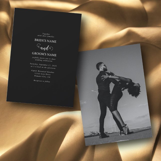 Moderne Schwarz-Weiß-Script-Couple-Foto-Hochzeit Einladung (Von Creator hochgeladen)
